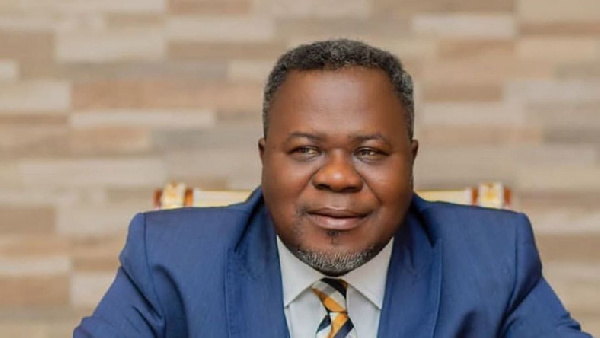 Dr Kwaku Oteng wins Young Professional Role Model in business award