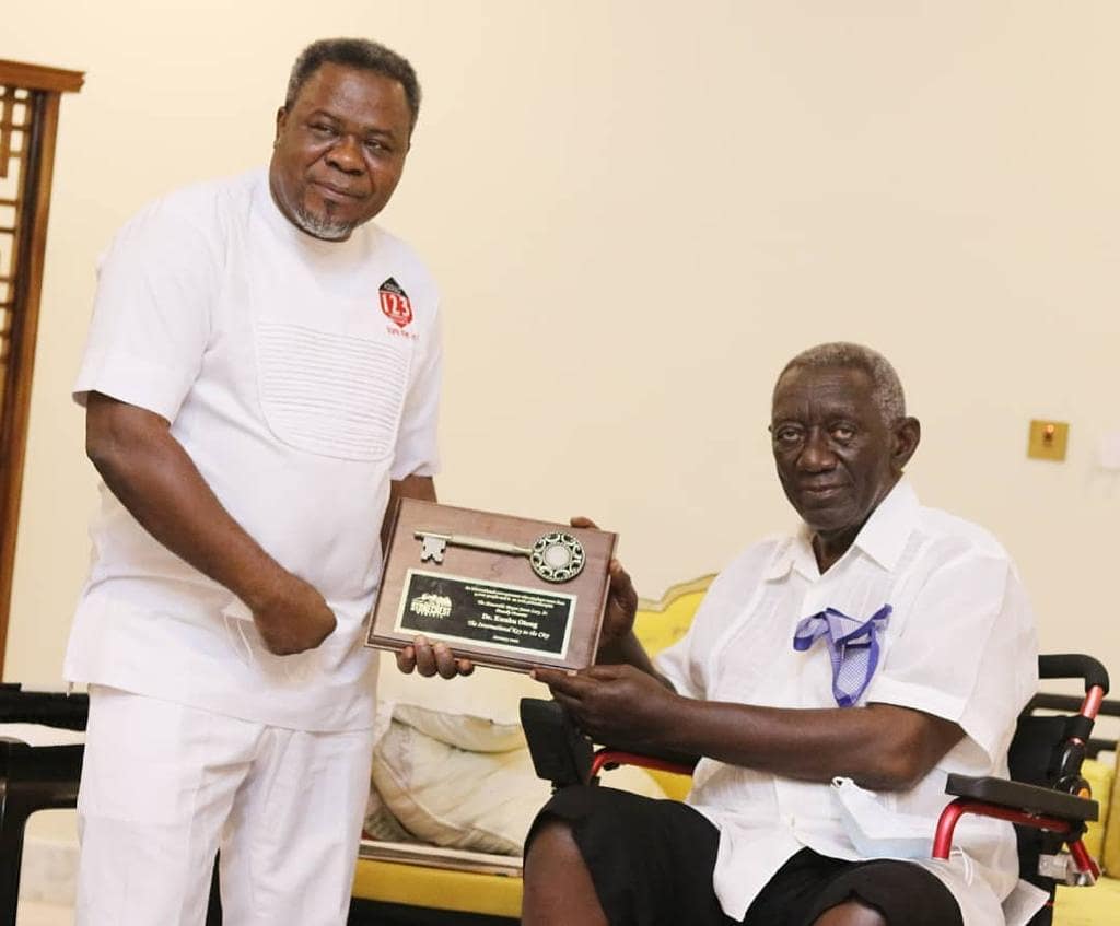 Photo: Dr Kwaku Oteng presents key to US city of Stonecrest to Prez Kufour