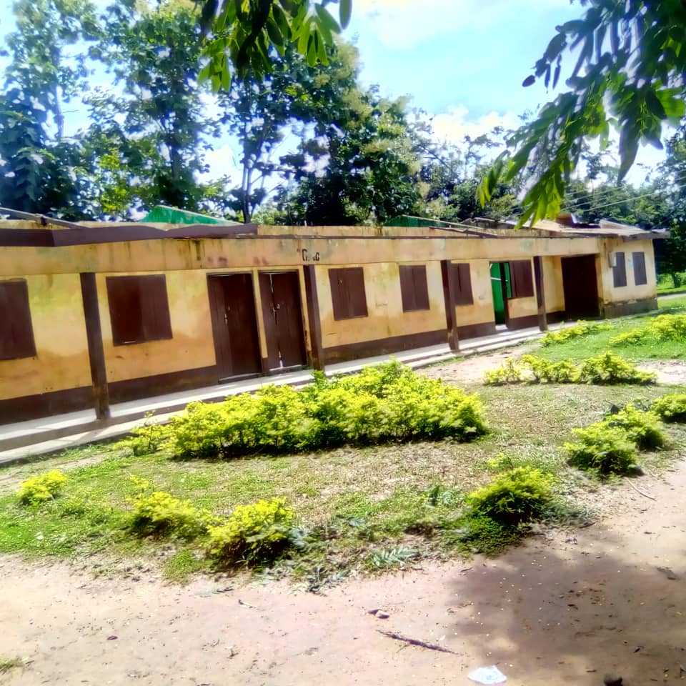 Oti Regional Minister presents roofing sheets to Bonakye basic school