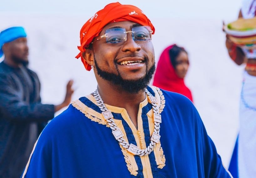Davido bags $300k after begging fans for money on Twitter