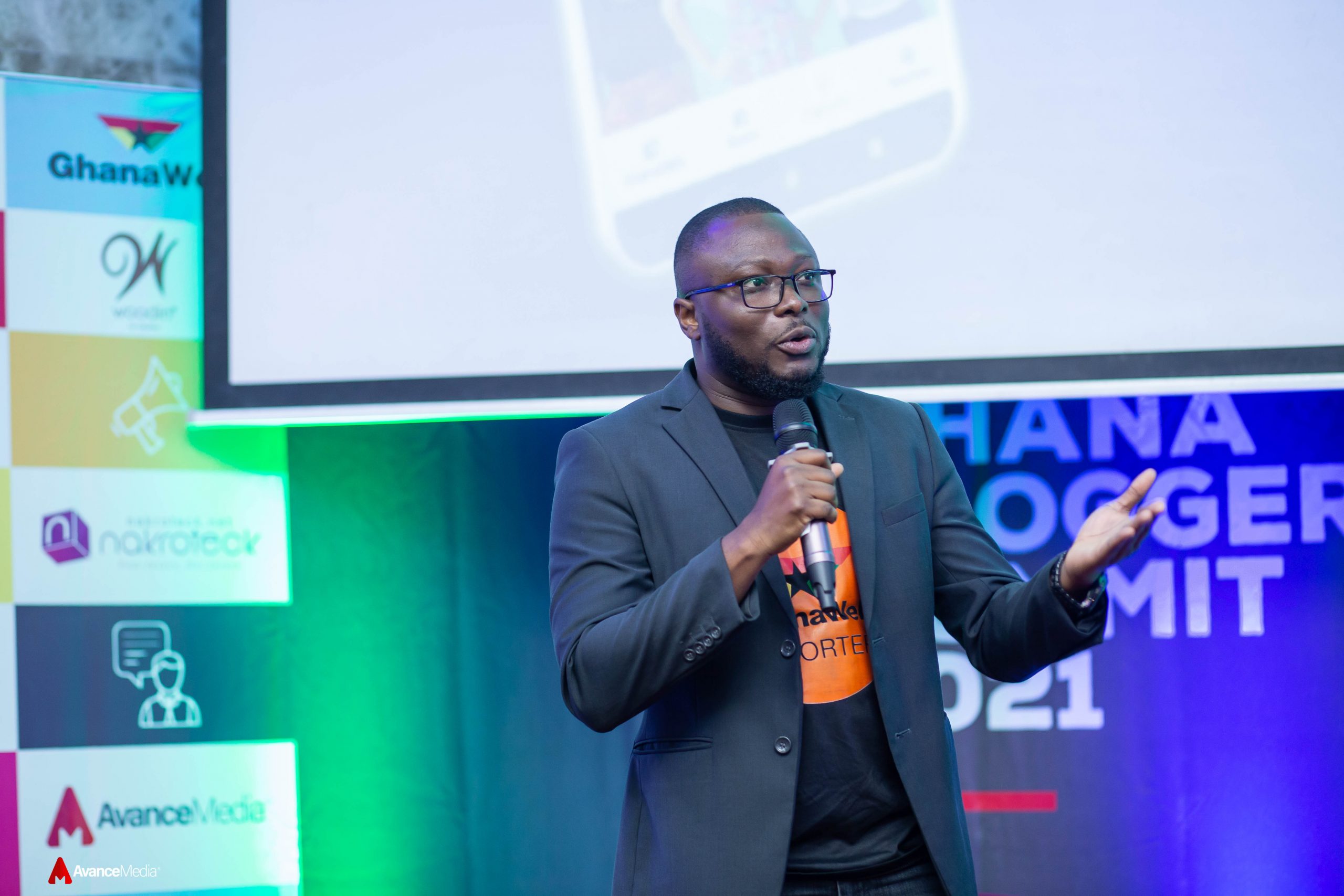 GhanaWeb Reporter presented to bloggers and citizen journalists