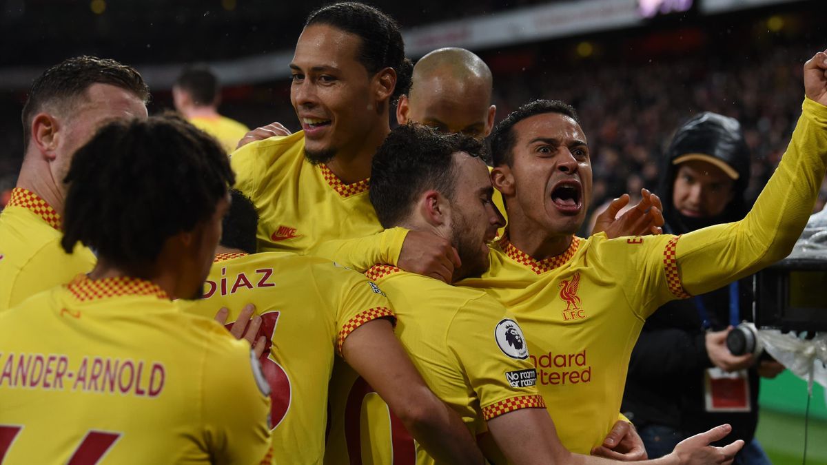 Arsenal 0-2 Liverpool: Relentless Liverpool throw down the gauntlet to Man City