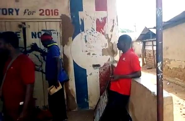 Angry NPP youth lock up party office at Nkwanta South