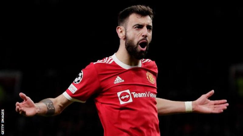 Bruno Fernandes: Manchester United midfielder extends deal to 2026
