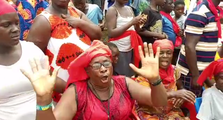 Some fishermen expressing their grievances