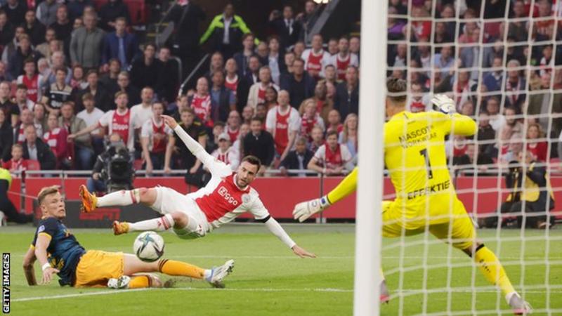 Ten Hag leads Ajax to title before joining Man Utd