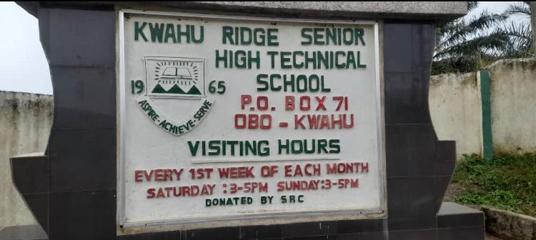 C/R: MP donates Gh¢20k to Kwahu Ridge School; calls for support for dormitory gutted by fire