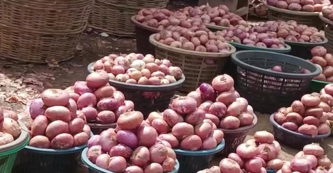 Onion Sellers at Gomoa Dominase cry for social amenities