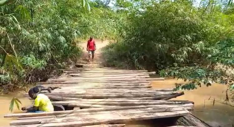 Residents of Gwira Amgbanzi bemoan poor state of bridge linking communities