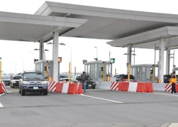 Former tollbooth workers protest to remind gov’t  of salary arrears