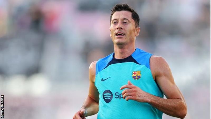 Barcelona sign Lewandowski for £42.6m