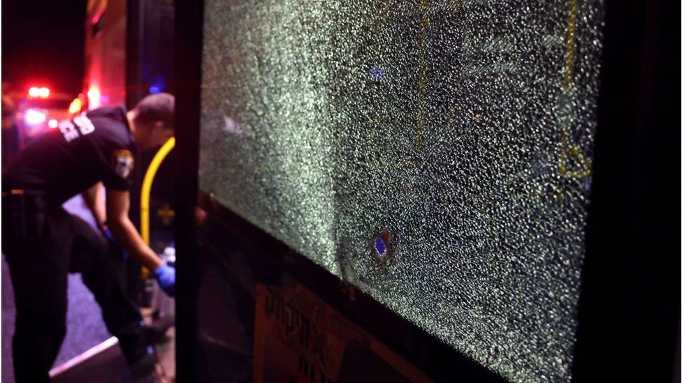 Western Wall: Several injured in Jerusalem shooting