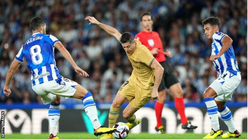 Lewandowski scores first Barca goals on birthday
