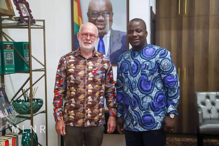 Dutch Ambassador calls on Lands Minister