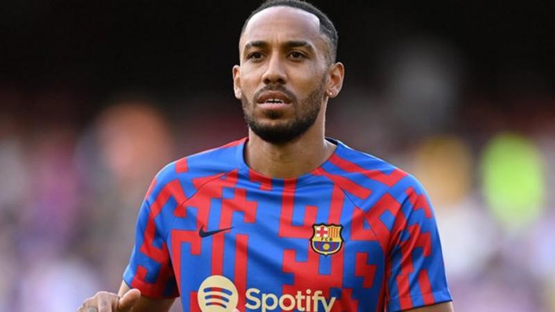 Chelsea signs Pierre-Emerick Aubameyang from Barcelona