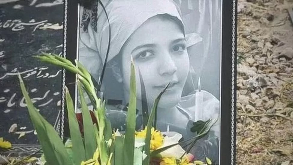 Iran schoolgirl dies after being beaten by security forces – teachers say
