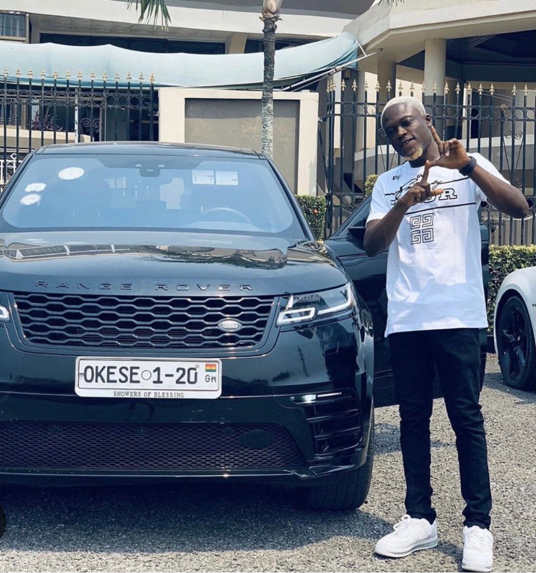 Okese 1 jumps wall to see father dead