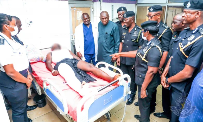 Caprice robbery: Interior minister visits injured police officer