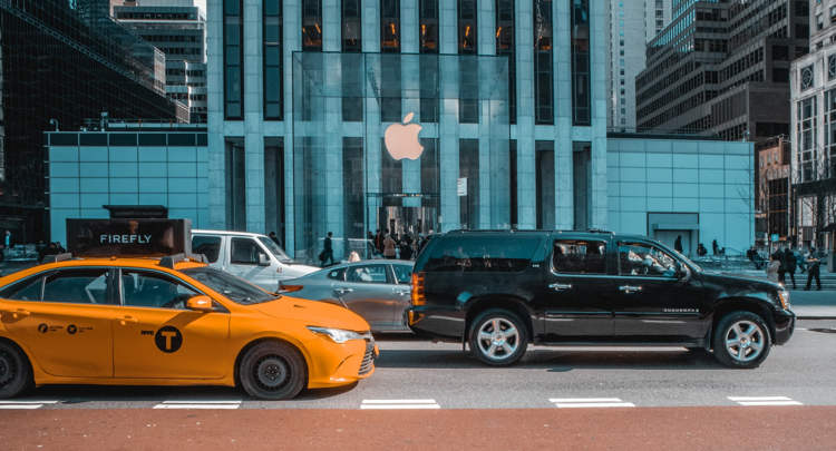 Man buys 300 iPhones from apple store, gets robbed minutes later