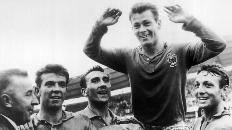 World Cup record holder Fontaine dies aged 89