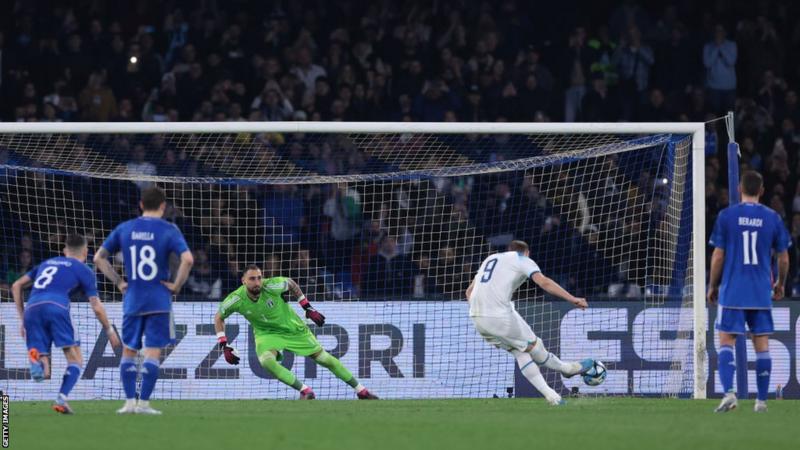 Kane breaks record as 10-man England beat Italy