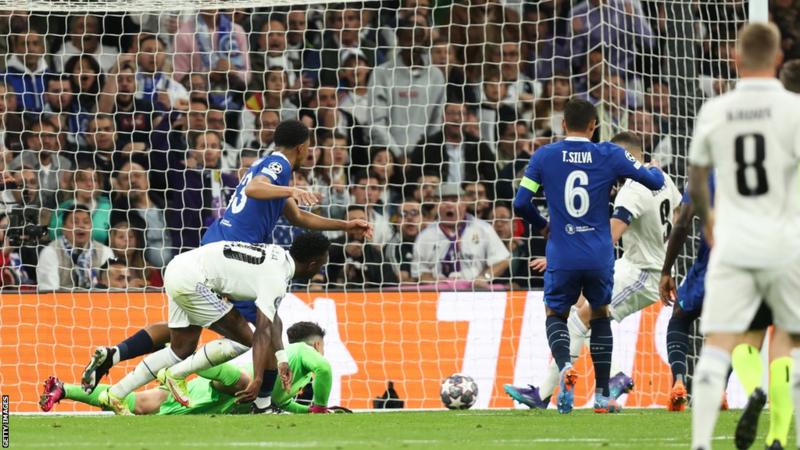 Real Madrid beat ten-man Chelsea in Champions League first-leg