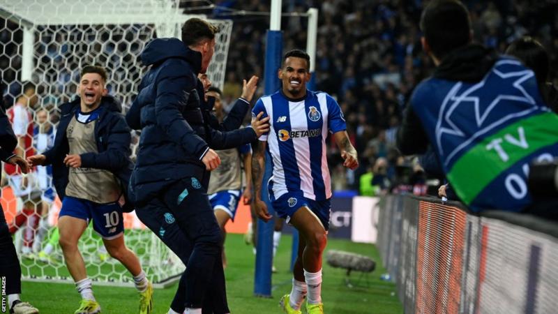 Galeno scores late winner as Porto stun Arsenal