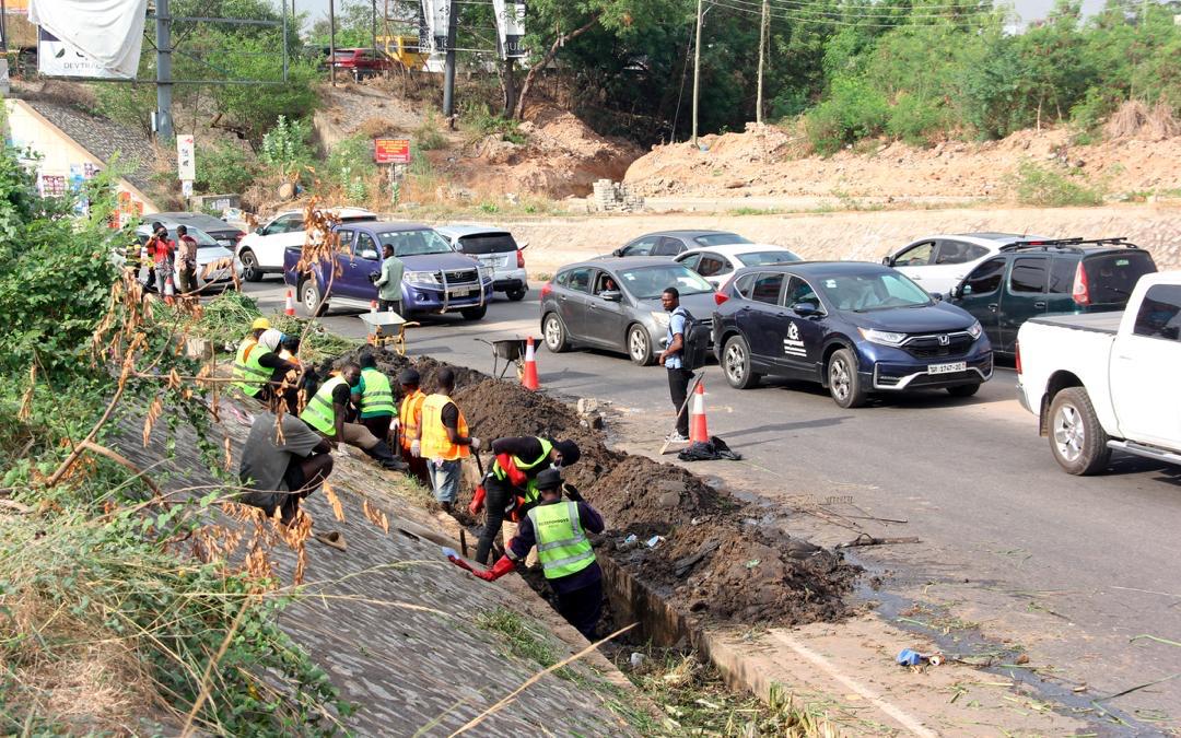 Buz Stop Boys and Zoomlion cleanup