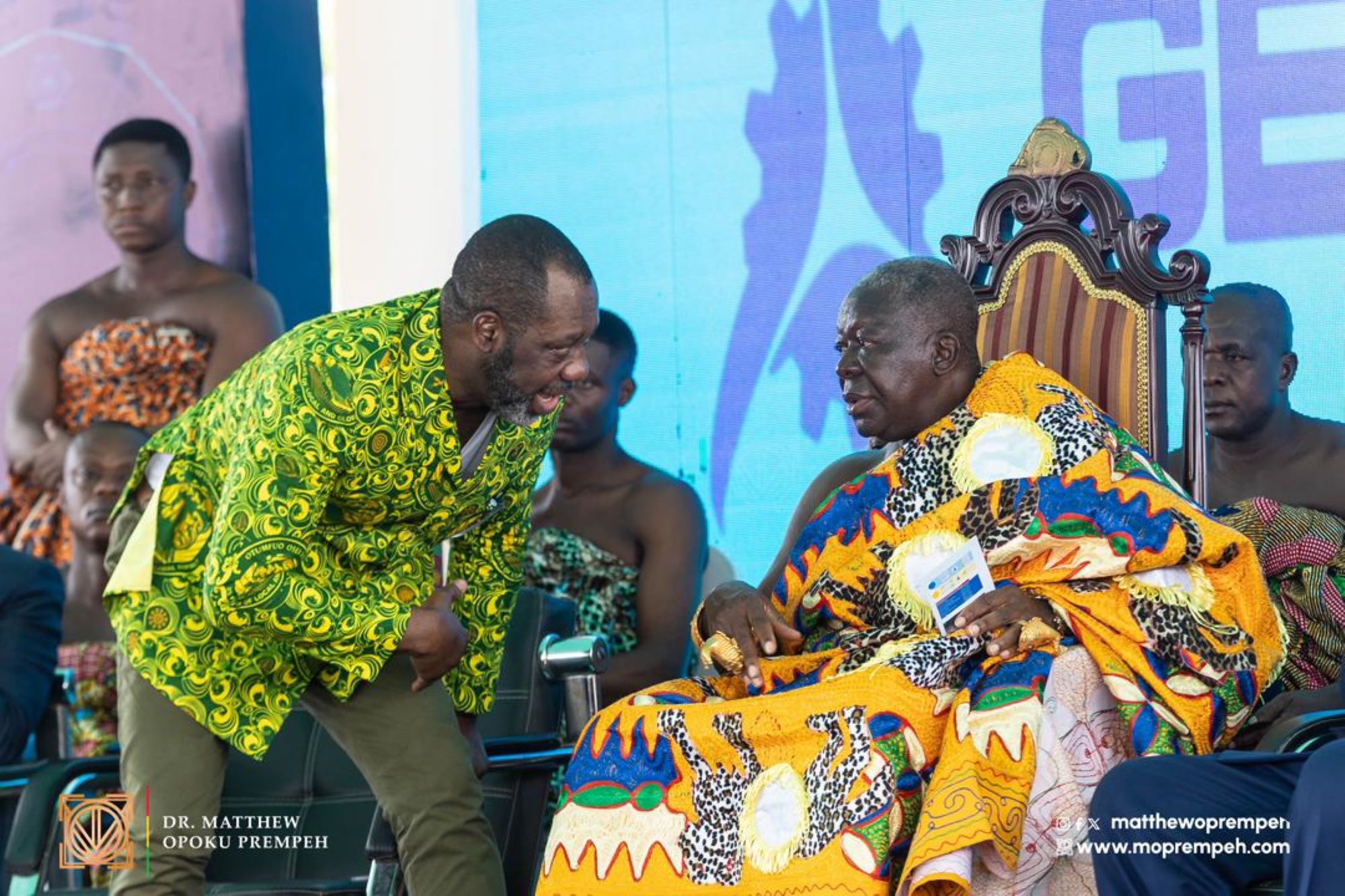 Bawumia presents NAPO to Asantehene ahead of unveiling