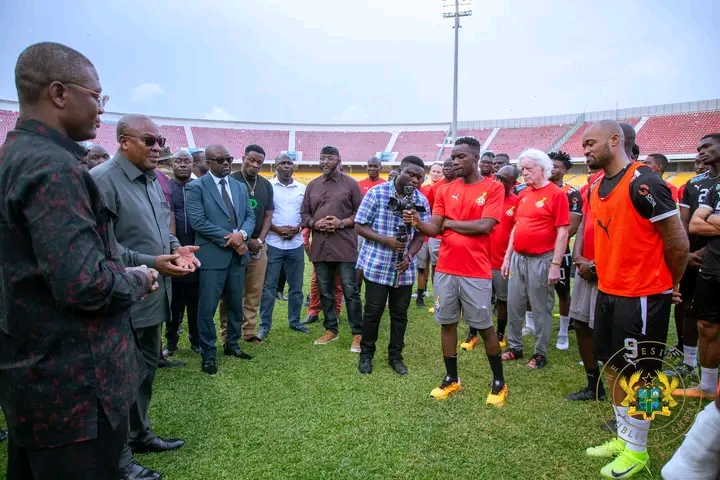 Ghanaians believe you can rediscover our glory days – Mahama to Black Stars