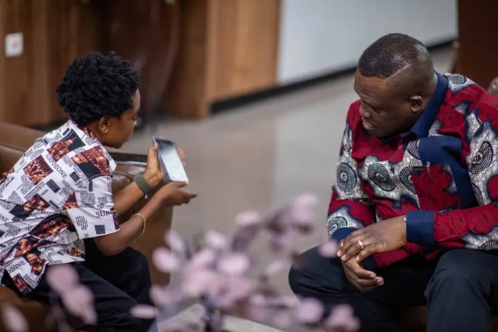 Ghana’s tech talent shines as Minister explores partnership with local device repair expert