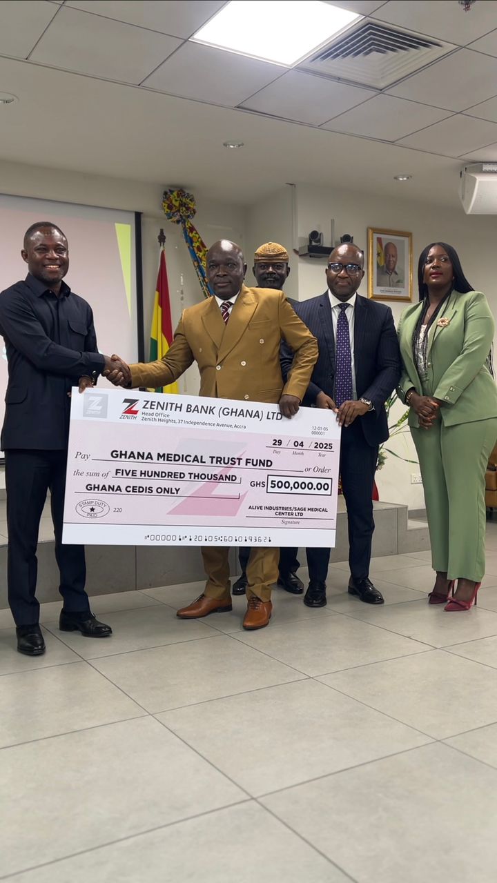 Alhaji Agongo fulfills GHS500,000 pledge to Ghana Medical Trust Fund
