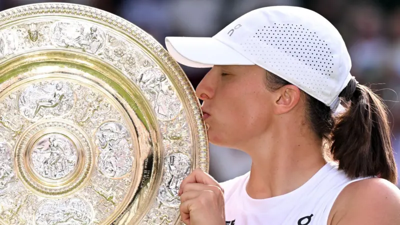 Swiatek dominates Anisimova to win first Wimbledon title