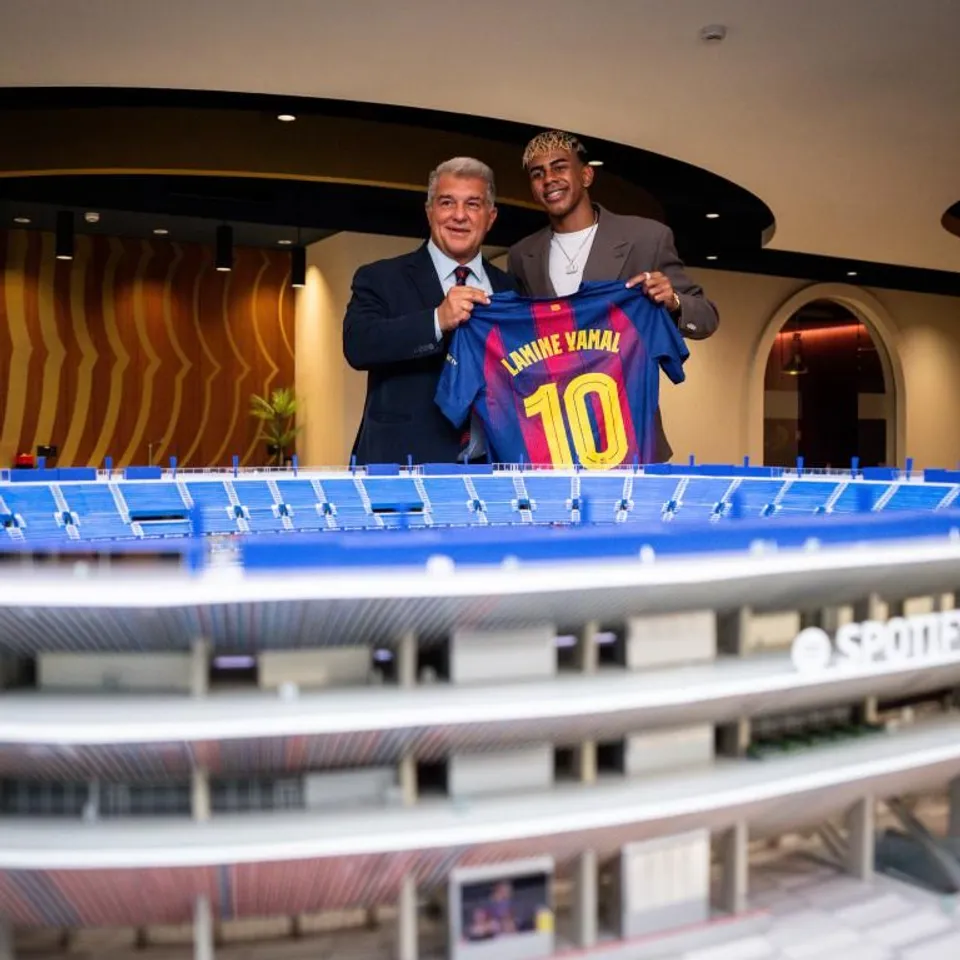 Lamine Yamal officially inherits Barcelona’s iconic No. 10 jersey