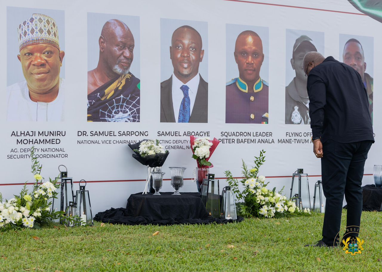 Photos: Presidency holds wreath-laying event for perished helicopter souls
