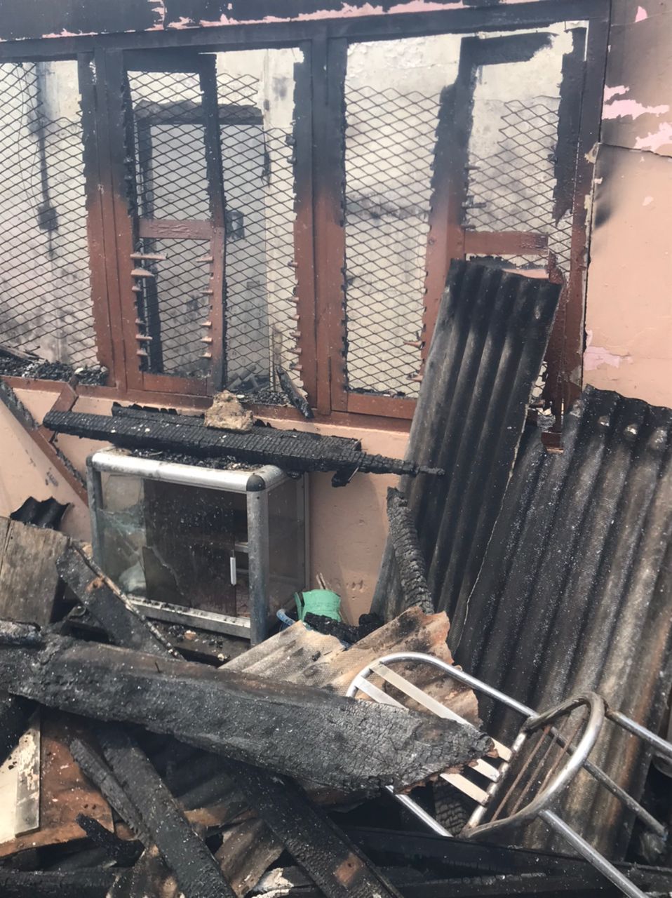 Fire ravages 3-bedroom house, apartment building in Darkuman
