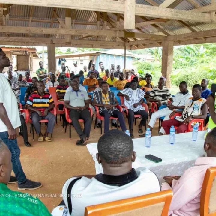 Alleged NDC group besieges Sofoline lorry terminal