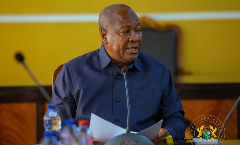 Mahama grants amnesty to nearly 1,000 prisoners
