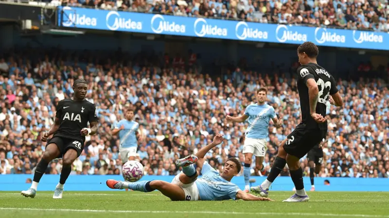 Tottenham stun Man City to maintain flawless start