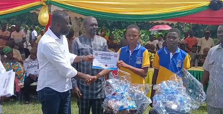 Kade MP supports over 300 newly-admitted SHS students