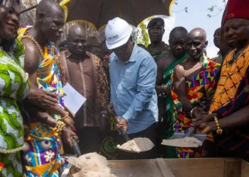 Mahama cuts sod for major vegetable development project in Kukuom