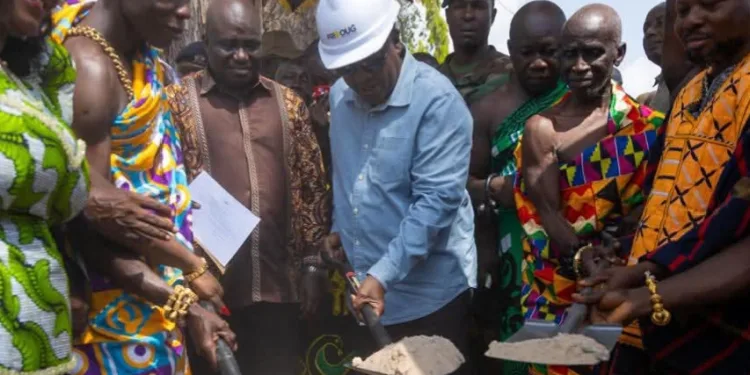 Mahama cuts sod for major vegetable development project in Kukuom