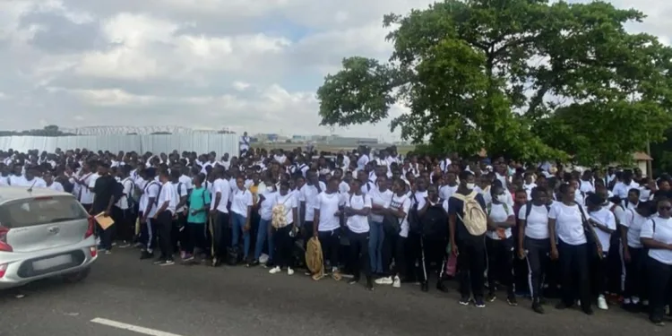 President Mahama visits victims of GAF stampede at 37 Military Hospital
