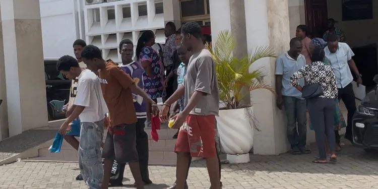 Seven detained for running fraudulent online food services