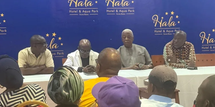 Baba Kamara stays with ECOWAS observation mission in the wake of crisis
