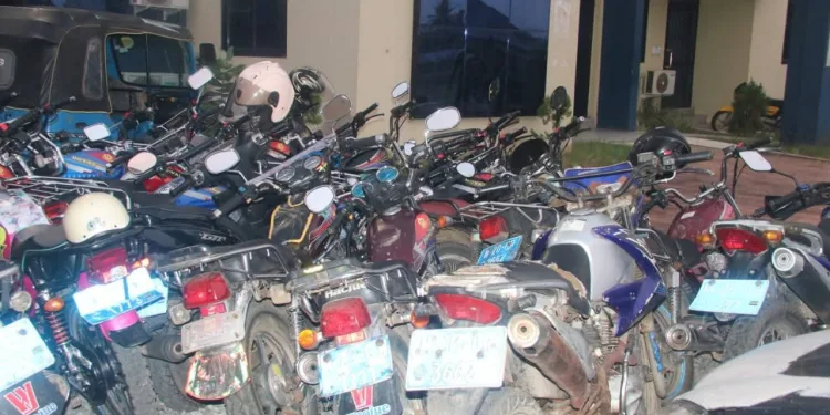 Police arrest 33 suspects, impounds motorbikes in anti-crime swoop