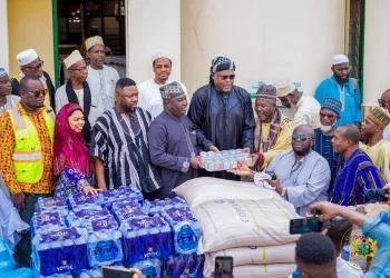 Vice President supports Ramadan with donation of essential items