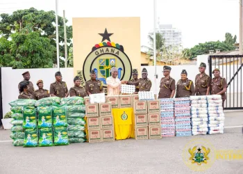 Minister for the Interior donates food items to Prisons Service