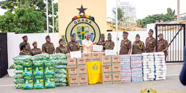 Minister for the Interior donates food items to Prisons Service
