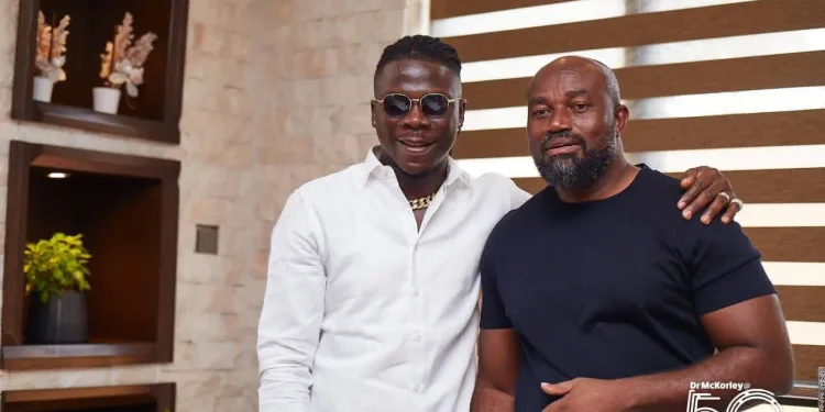 McDan praises Stonebwoy for excellence and professionalism